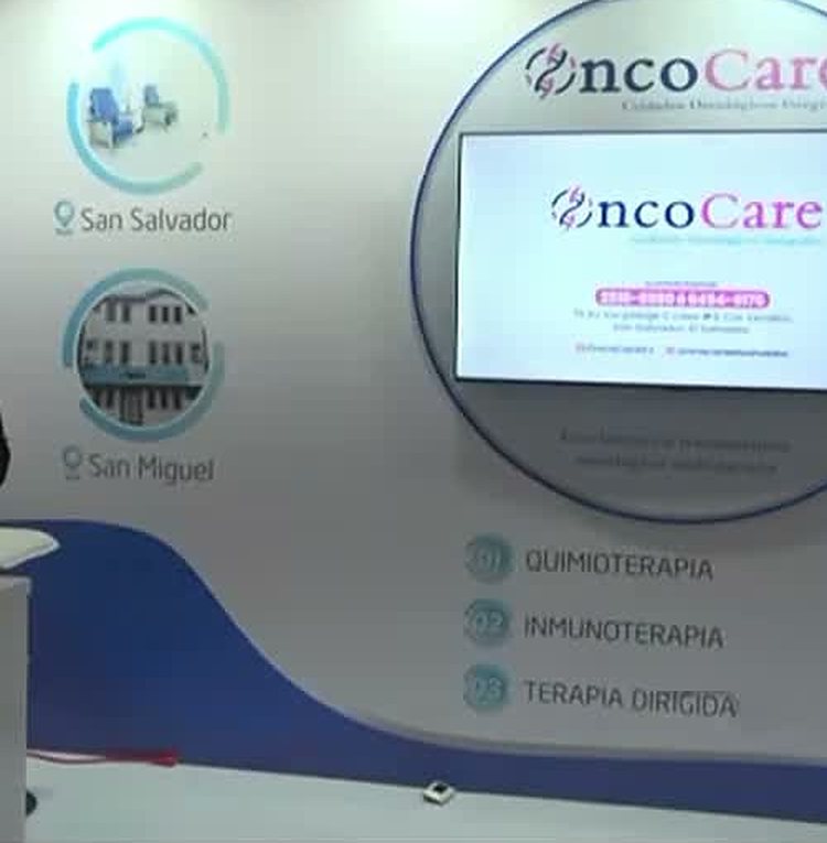 Stand de OncoCare en ExpoMed 2026 con sus sedes de San Salvador y San Miguel
